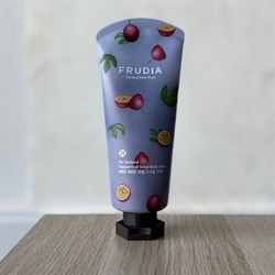 Тонизирующий гель-скраб для душа с маракуйей My Orchard Passion Fruit Scrub Body Wash Frudia - фото 5401